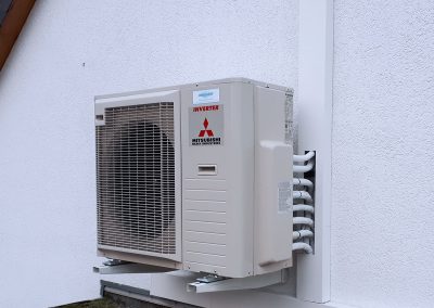 Klimaanlage Quattro Außengerät. Mitsubishi Heavy Industries. Wandmontage
